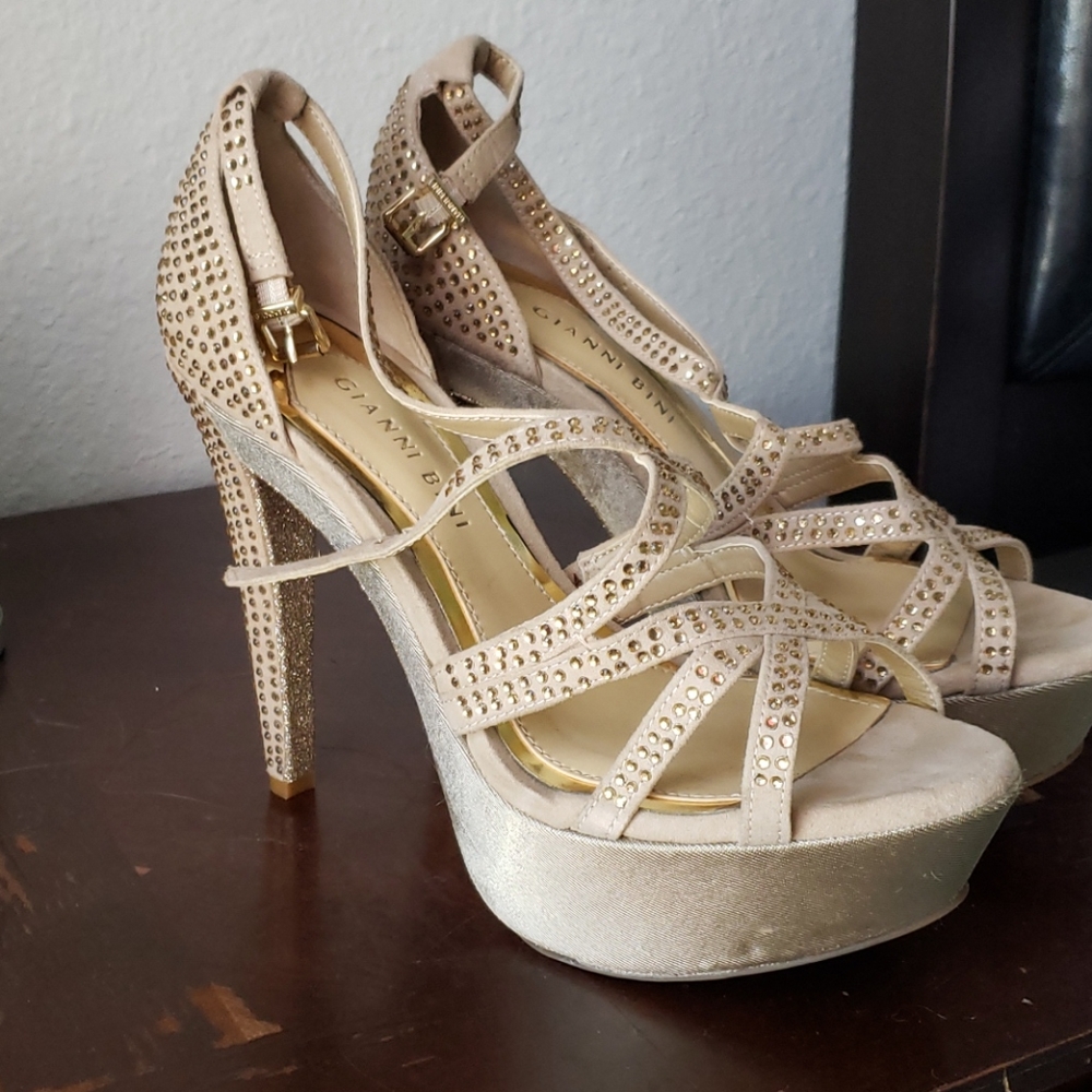 Giani Bini 7.5 3 inch heels Gold